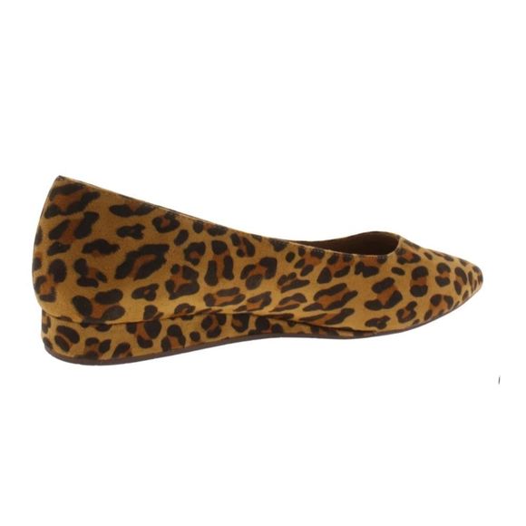 Animal Print Flats with Slight Wedge Heel Size 6 NEW in Box Born in California - Picture 2 of 11